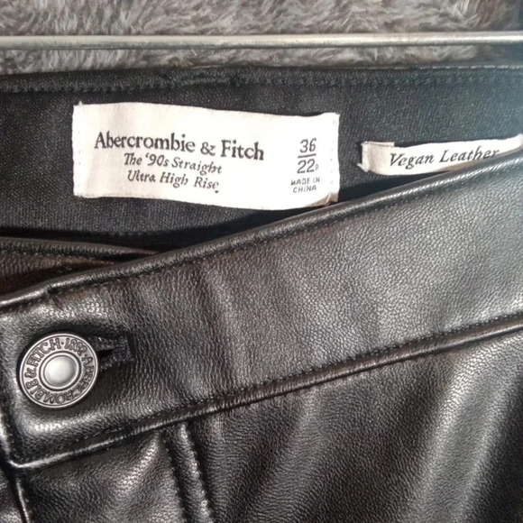 Abercrombie & Fitch The 90s straight ultra High rise vegan leather size 36 - Picture 4 of 6
